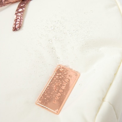 D426RSE-209088-F_dy_logo_details_03-kye0Tbae-thumbnail