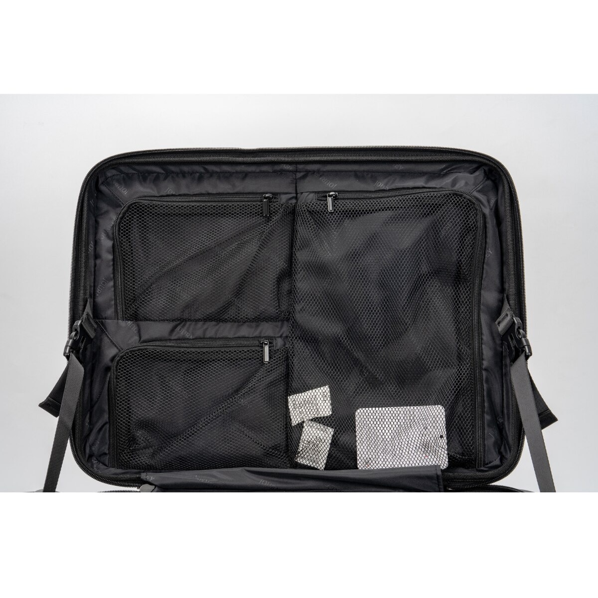 FTRHK-13363775-FEAT1-zoom