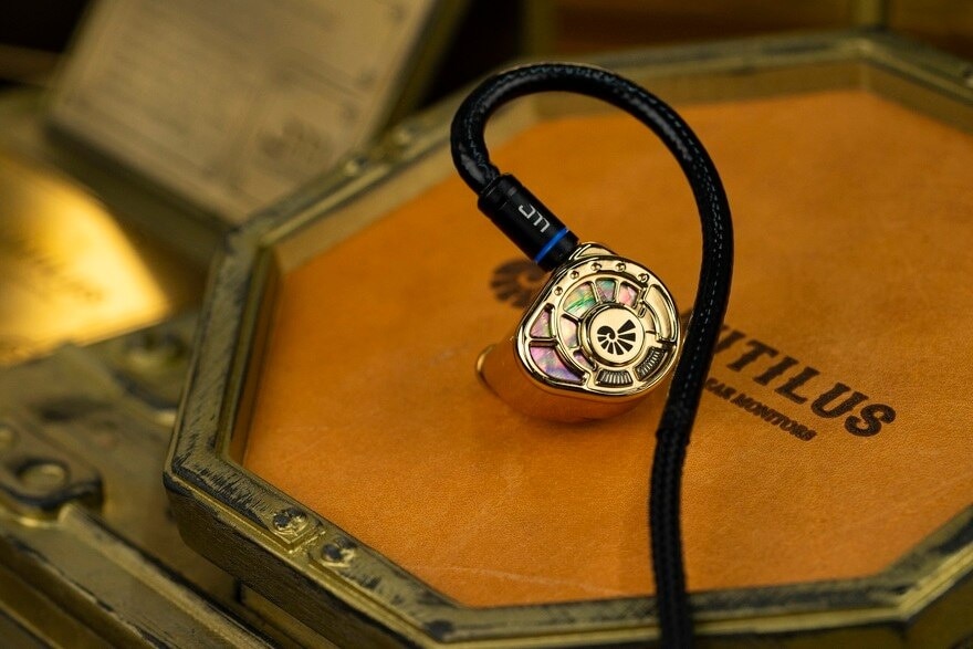 FTRHK-13484770-SIDE-zoom