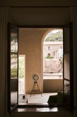 FTRHK-13595091-back-thumbnail.jpg