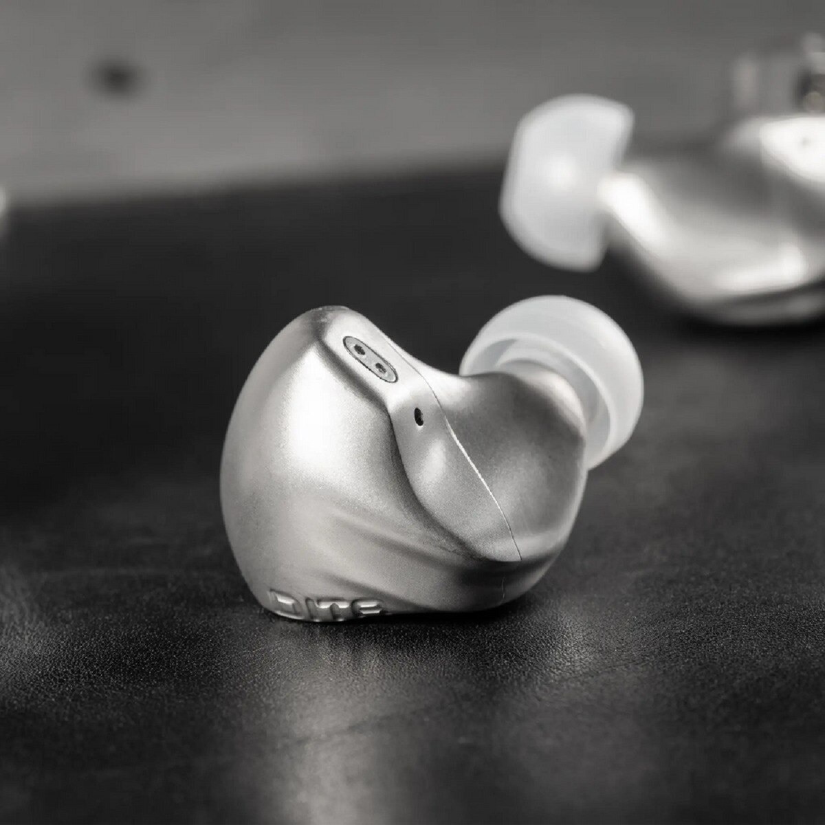 FTRHK-13604882-FRONT-zoom