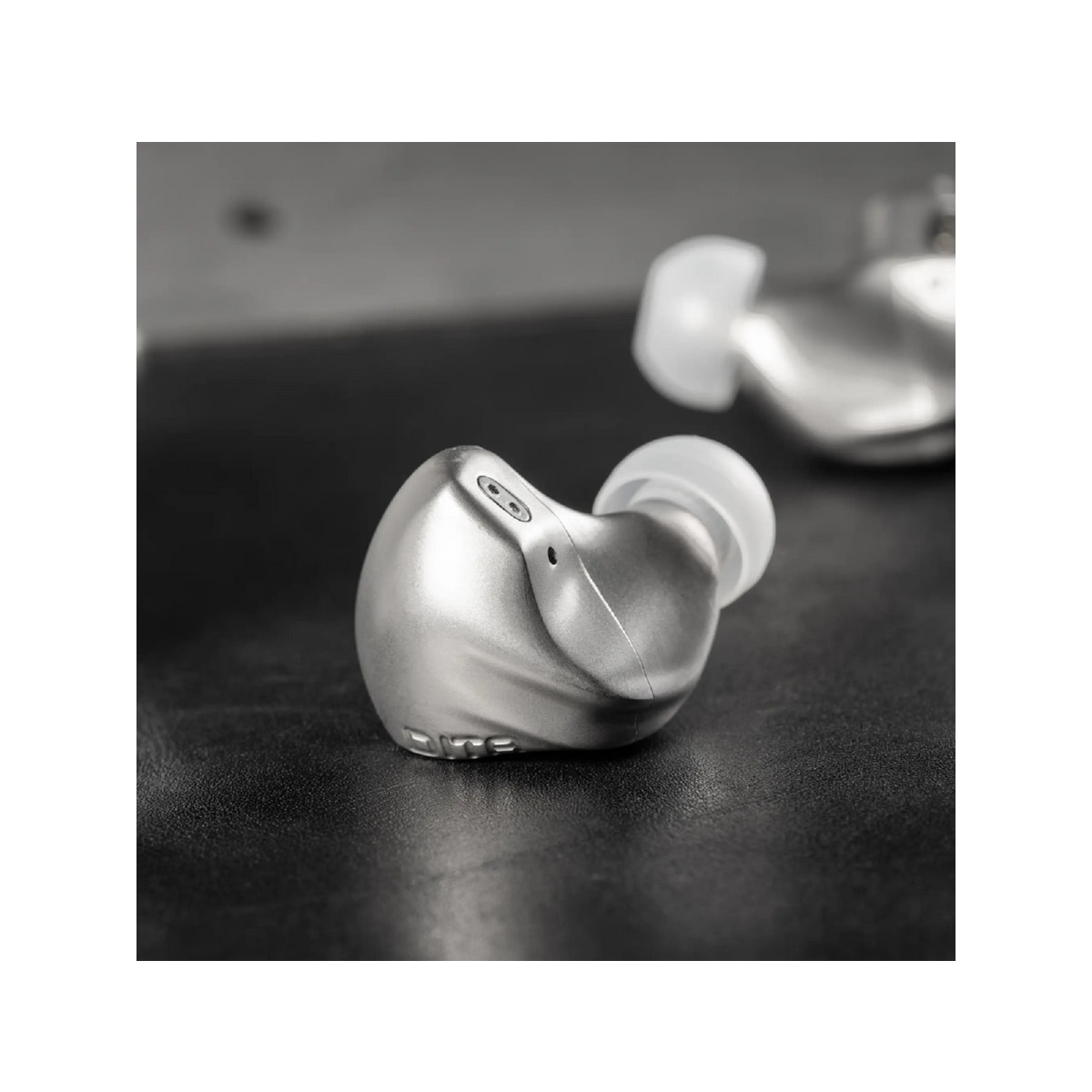 FTRHK-13604882-FRONT-zoom