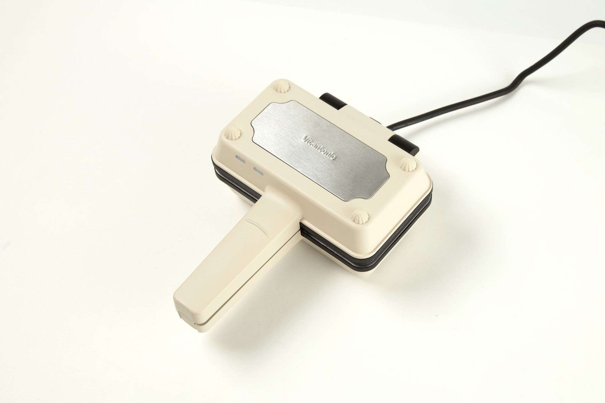 FTRHK-13938170-FRONT-zoom.jpg