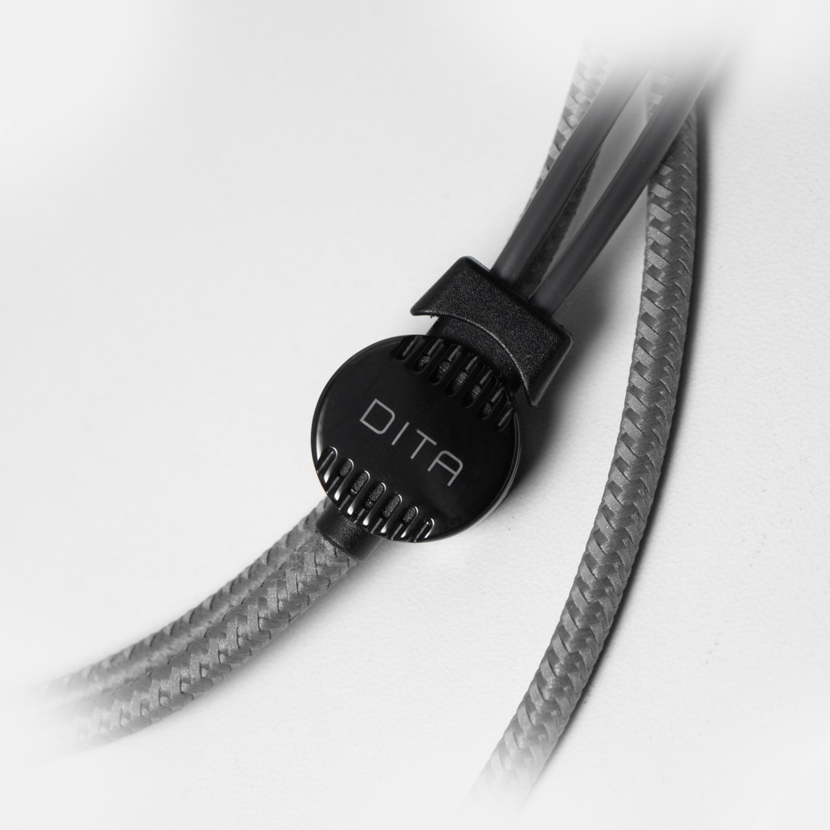 FTRHK-14039985-BACK-zoom