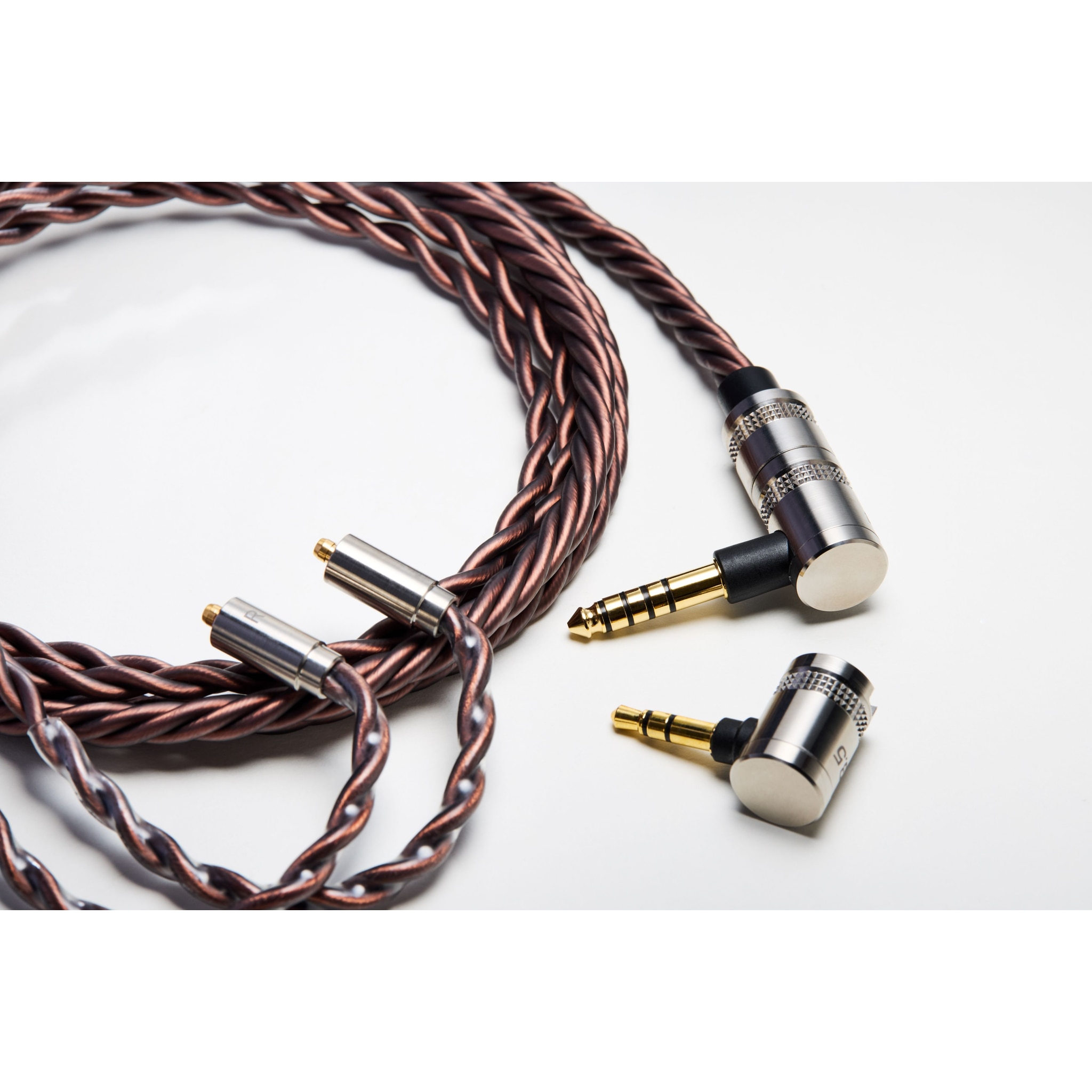 FTRHK-14062421-FEAT1-zoom