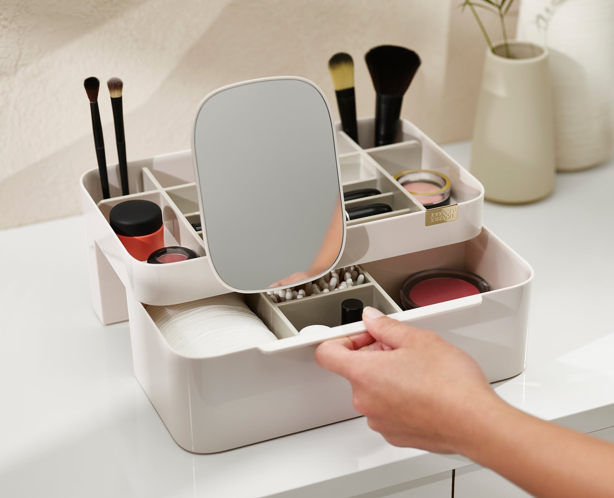 JJ Viva Large Cosmetic Organiser Shell 75005 IU3 2000x UtTK9vYd zoom image