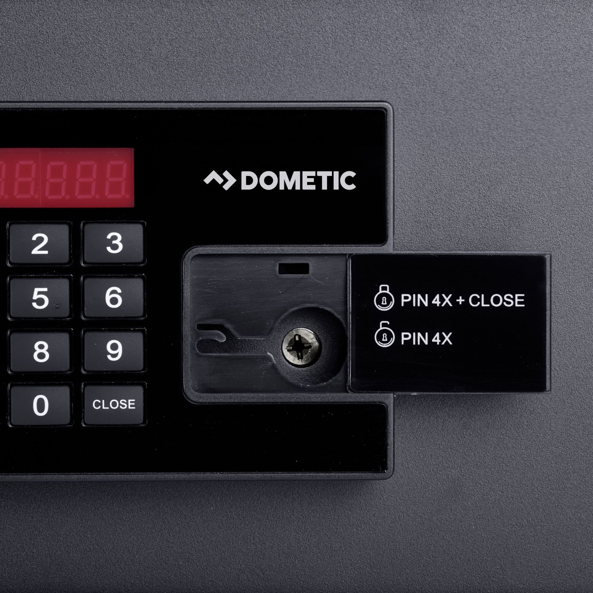 MD%20390%20manual%20lock%20close-up-QDgu5vTu-zoom